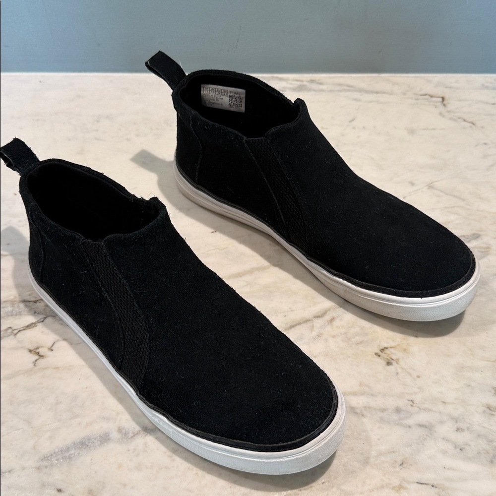 Tom’s Bryce Black Suede Slip On Sneakers, size 7.5